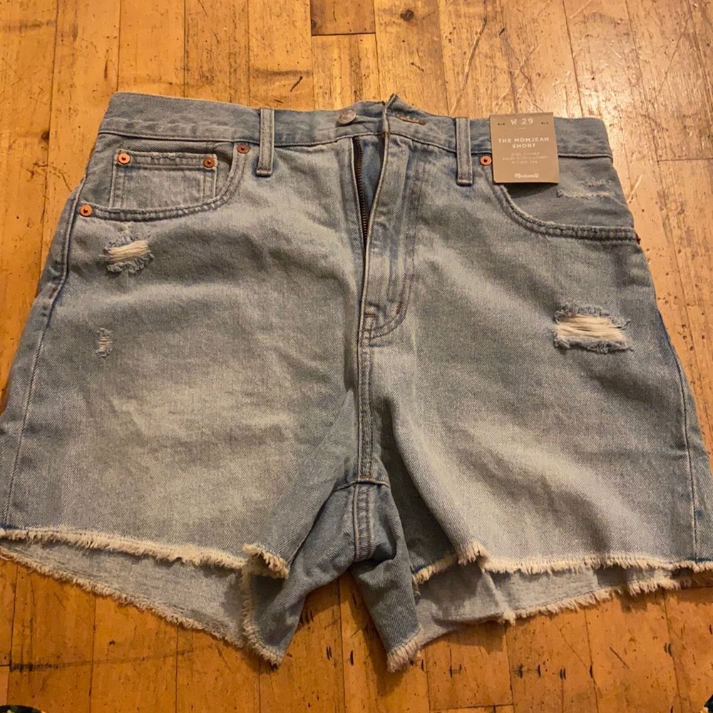 Madewell, THE MOMJEAN SHORT. High fitted waist with slight A-line leg. Size W 29